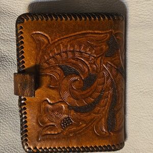 Hand tooled vintage leather wallet bifold pocket for license & coin pocket.